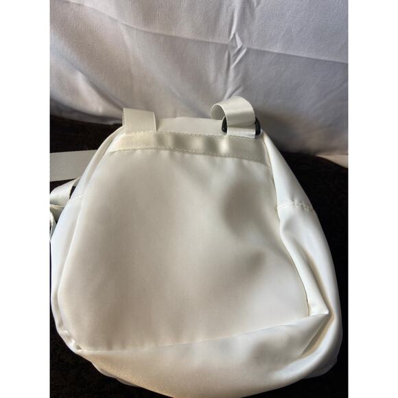 Snoopy mini crossbody/backpack - Picture 5 of 9